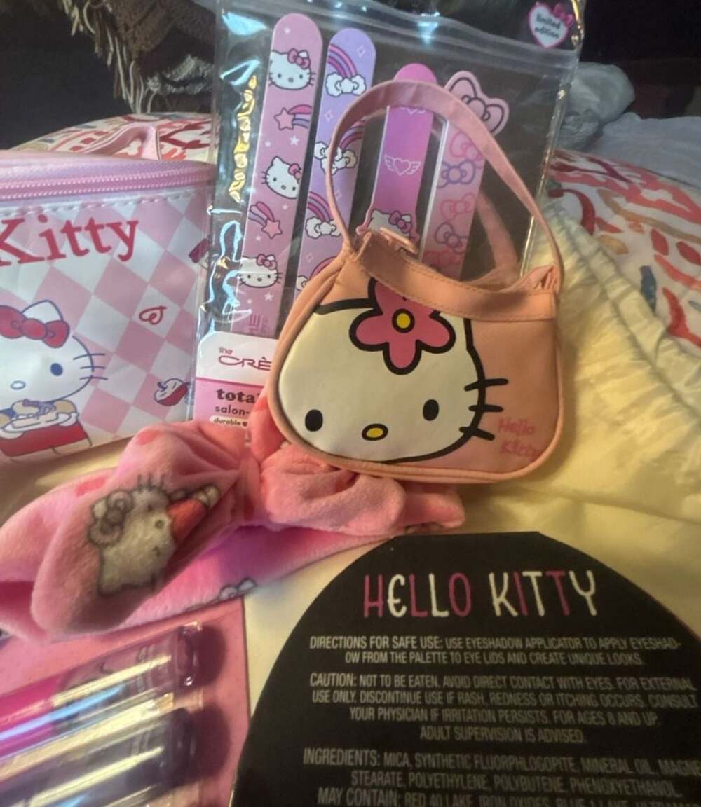 Hello Kitty Makeup Bundle - Picture 6 of 7